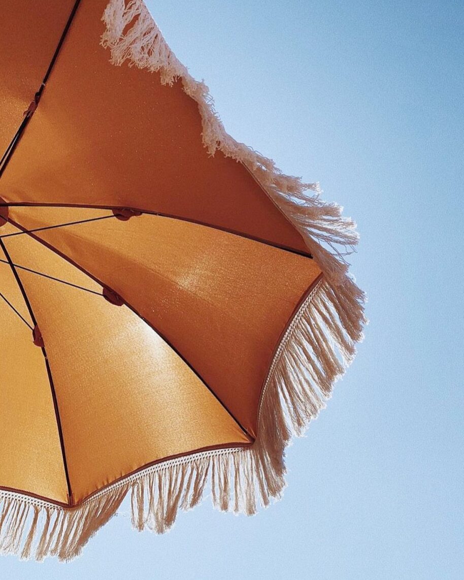 چتر مناسب برای زیر آفتاب